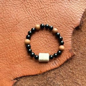 Handmade antler and onyx beaded diffuser bracelet. Handmade from antler from MT